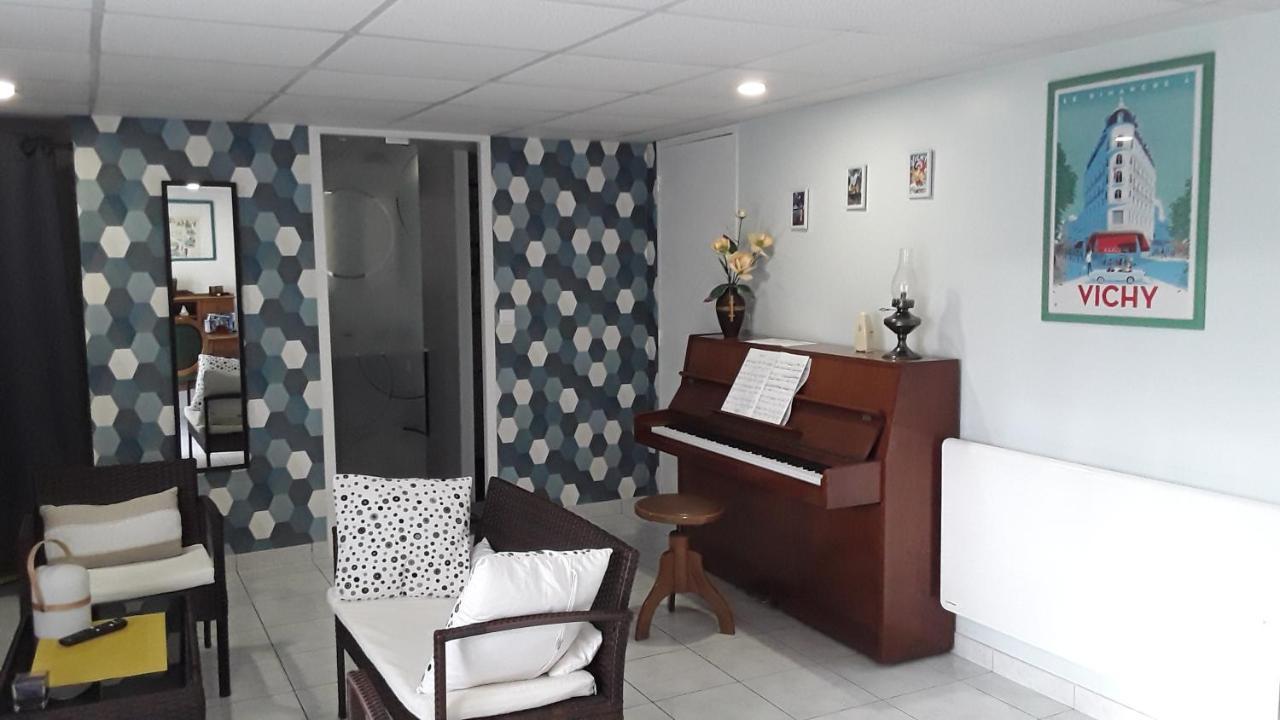 Suite Hauteurs De Vichy Creuzier-le-Vieux Luaran gambar